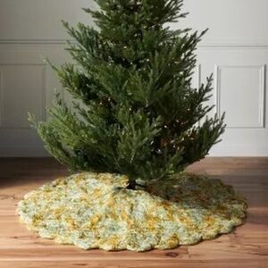 NWT Anthropologie Annalise Quilted Velvet Christmas  Tree Skirt
